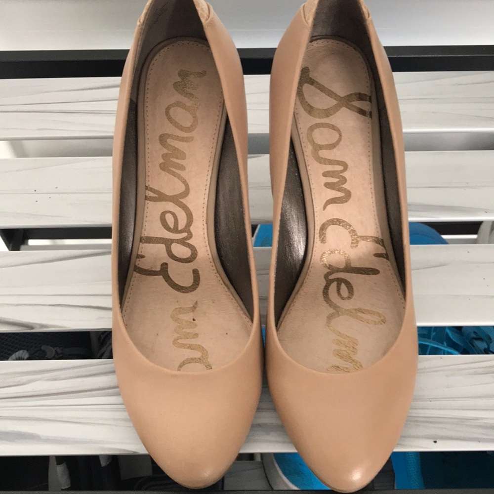 Gently used nude heels